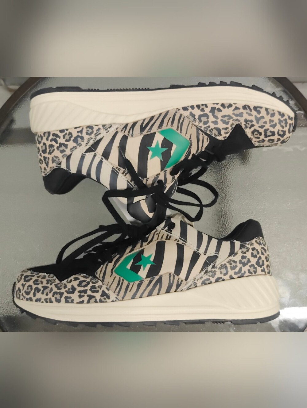 Converse Wave Trainer Leopard Size Men's 10.5/Women's 12